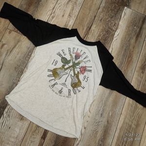 Like New Rock n Roll Hall of Fame Baseball T Size L